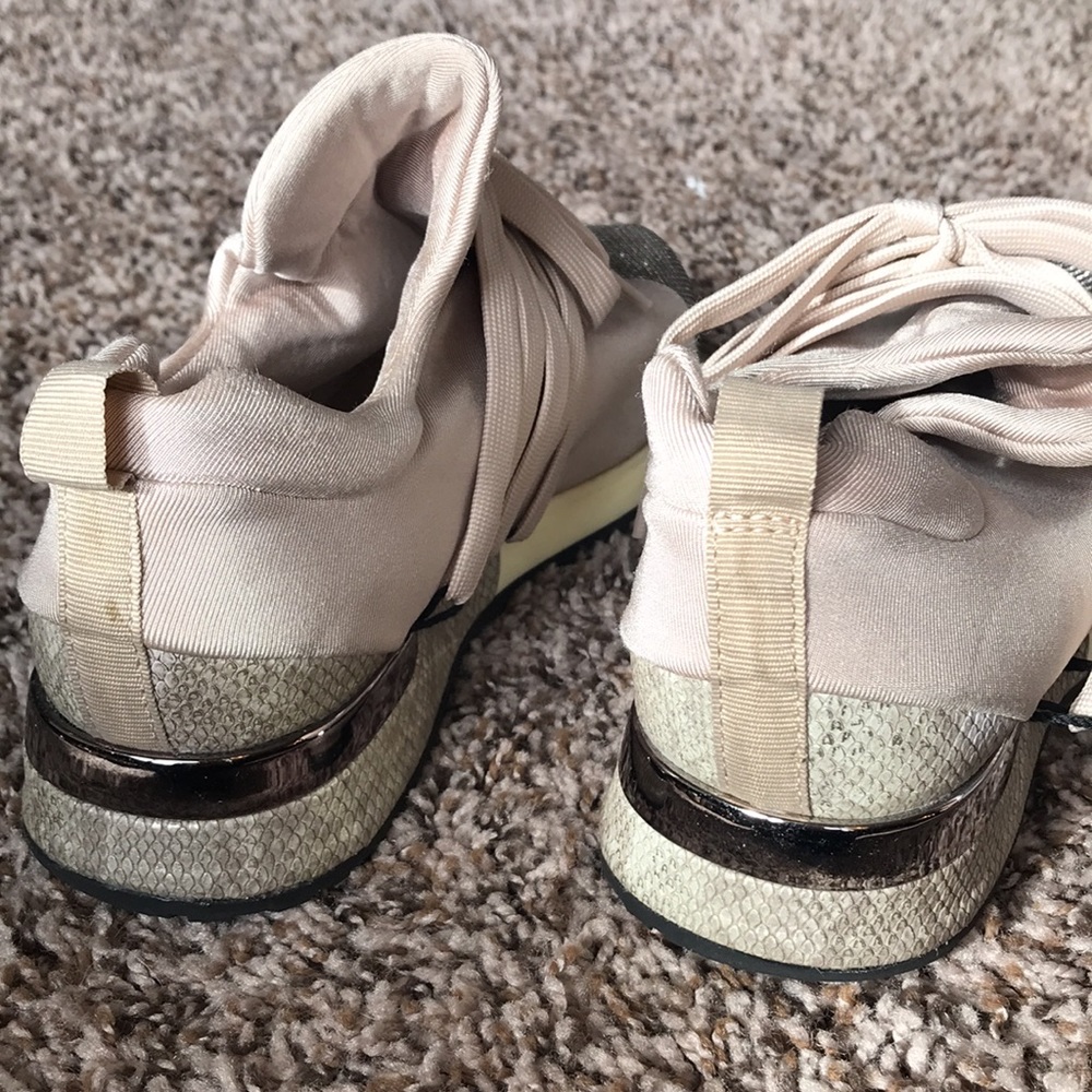 Sneakers - Picture 2 of 4